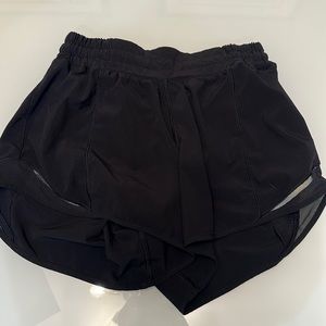 black lululemon shorts, hotty hot, low rise, 4, 4”